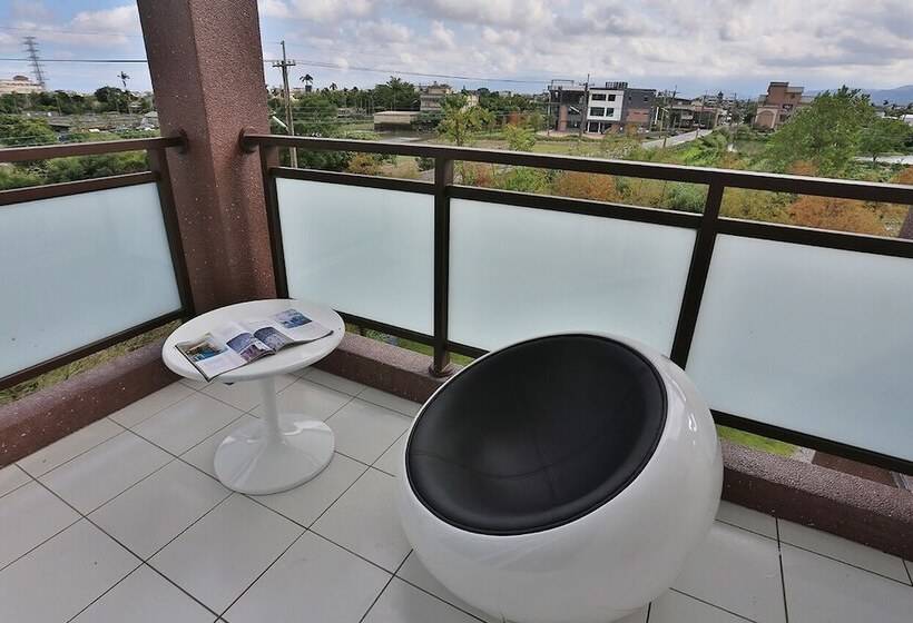 هتل Sixteen Kan B&b