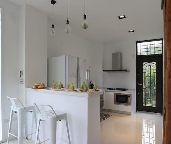 هتل Sixteen Kan B&b