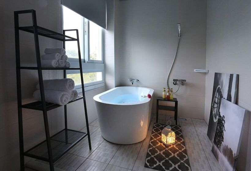 هتل Sixteen Kan B&b