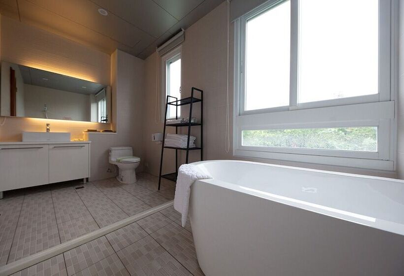 هتل Sixteen Kan B&b