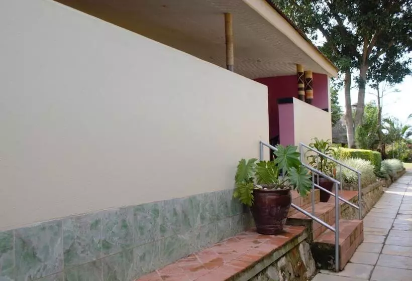 Garden Courts Hotel Masaka