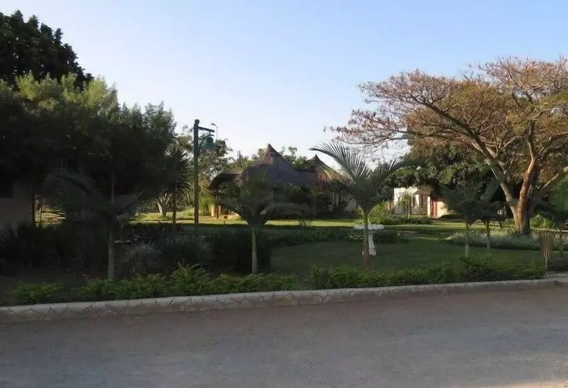 هتل Dwaleni Farm Lodge