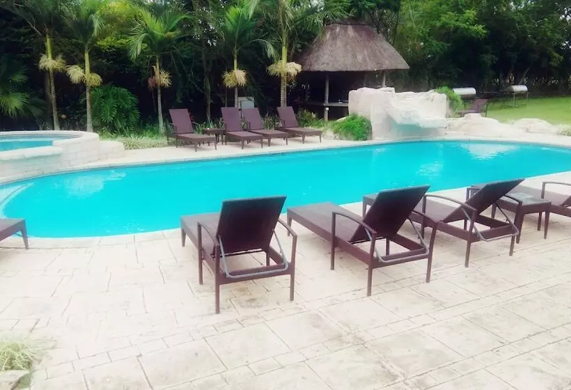 هتل Dwaleni Farm Lodge