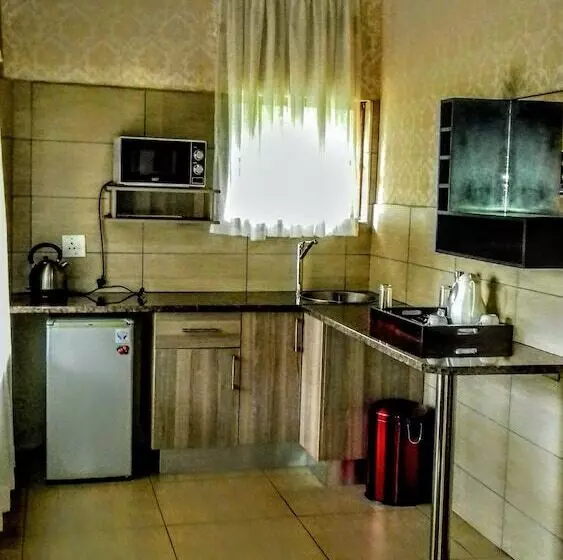 هتل Dwaleni Farm Lodge