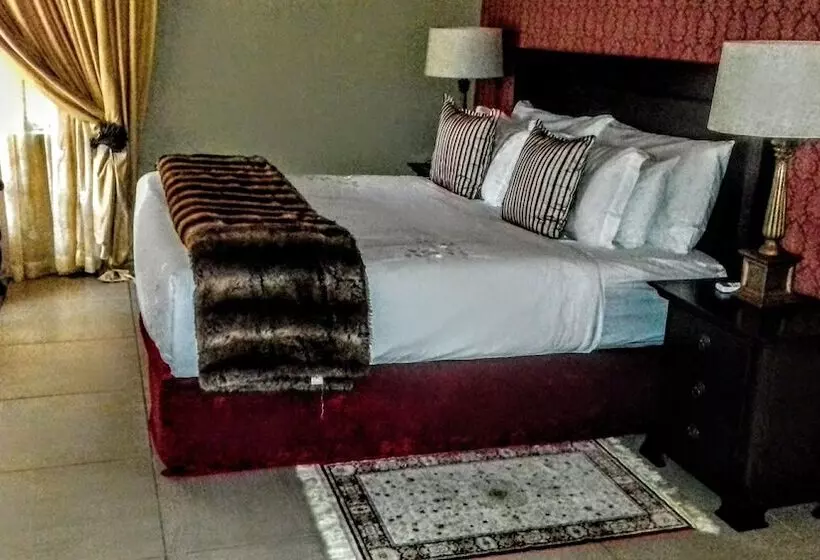 هتل Dwaleni Farm Lodge