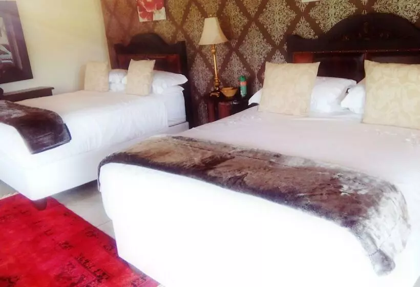 هتل Dwaleni Farm Lodge