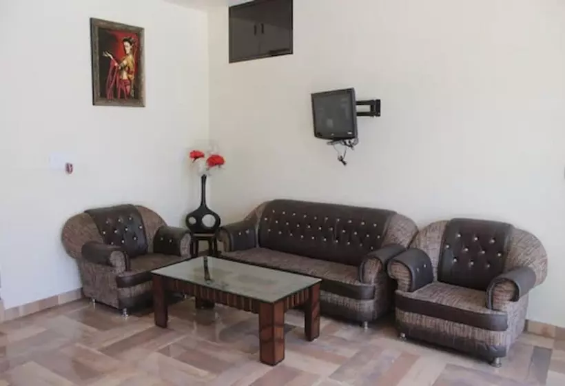 Hotelli Goroomgo Sapphire Bareilly