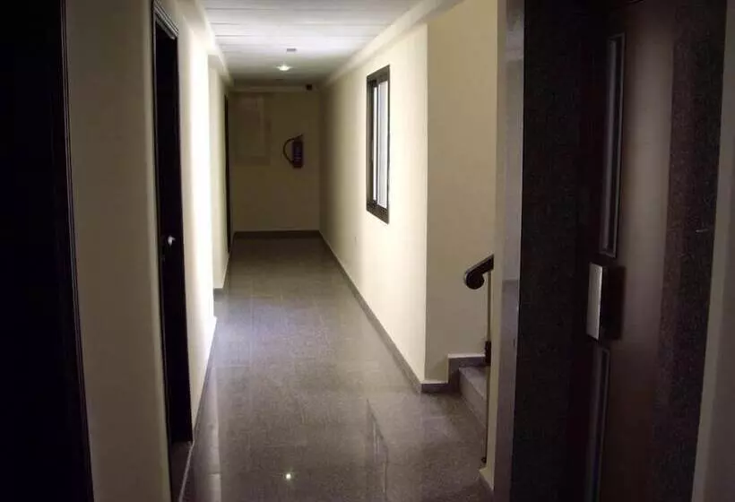 هتل Majesty Villa Dorms