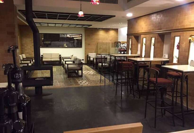 هتل Majesty Villa Dorms