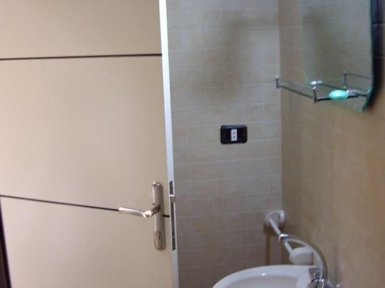 هتل Majesty Villa Dorms