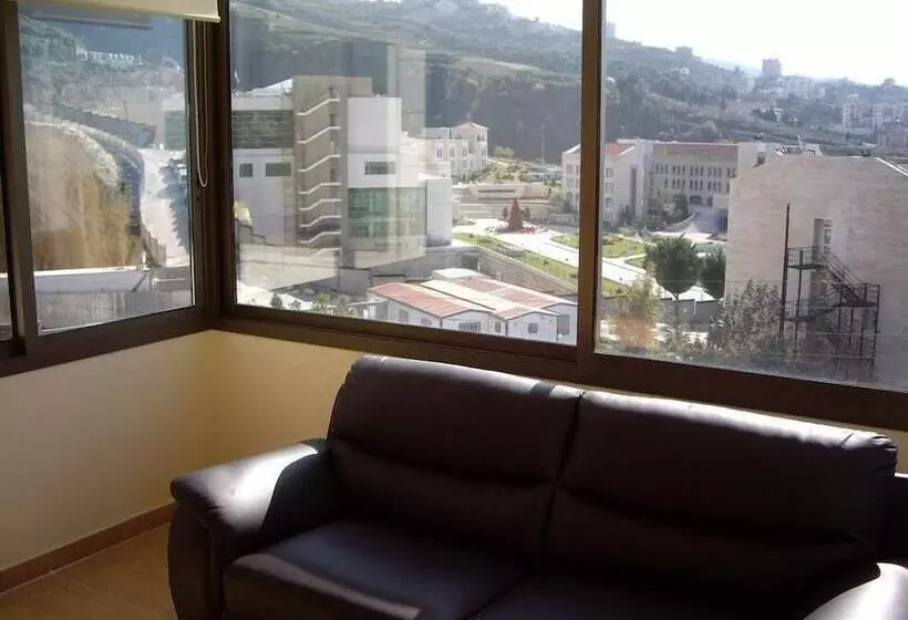 هتل Majesty Villa Dorms