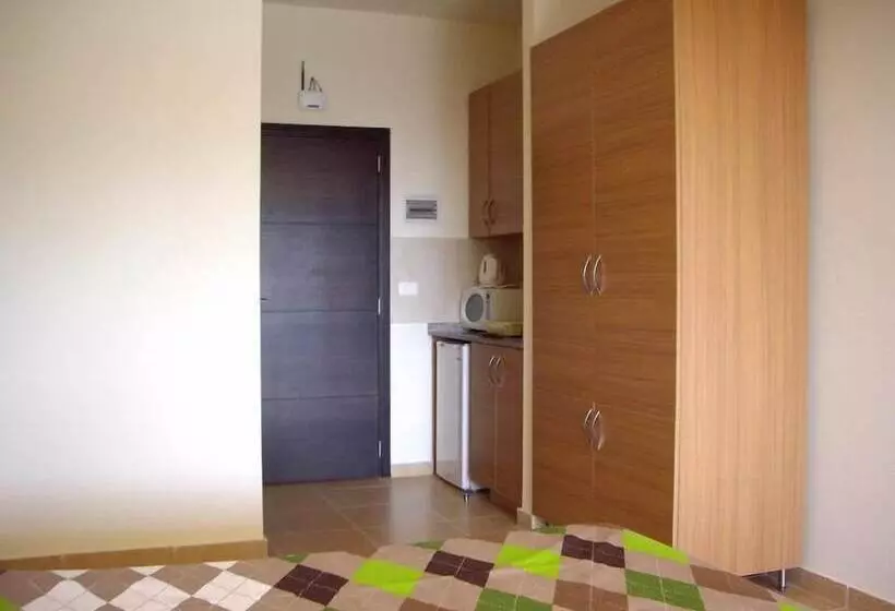 هتل Majesty Villa Dorms