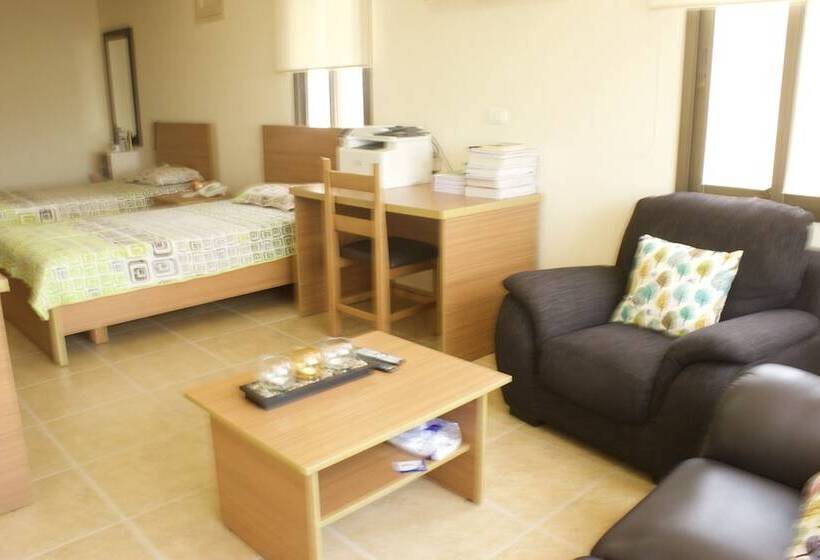 هتل Majesty Villa Dorms