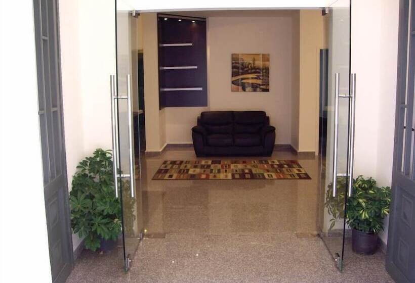 هتل Majesty Villa Dorms