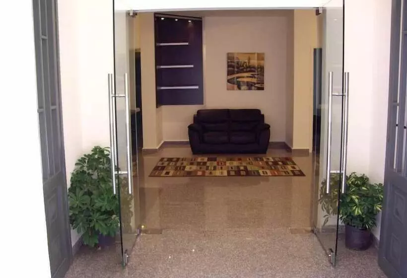 هتل Majesty Villa Dorms