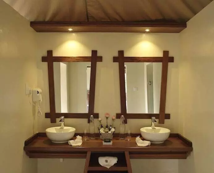 هتل Naserian Mara Camp