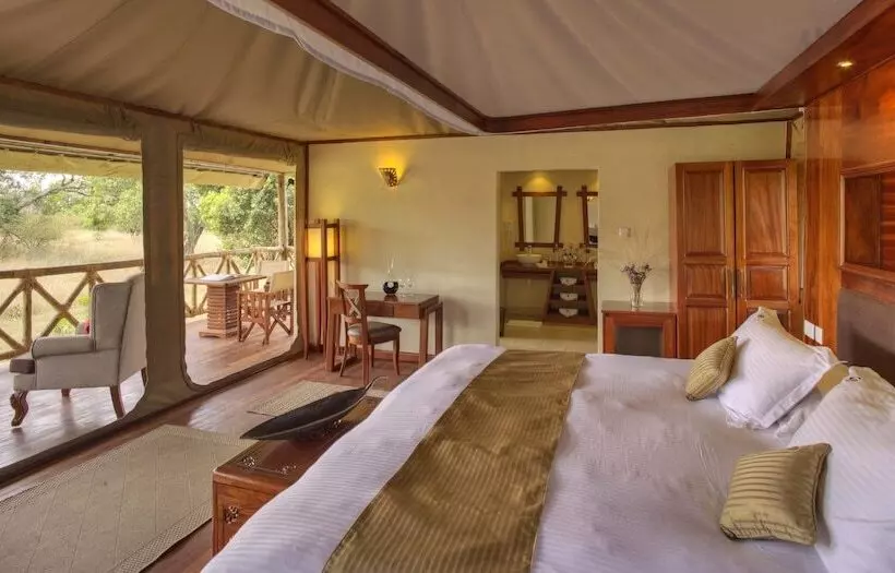 هتل Naserian Mara Camp