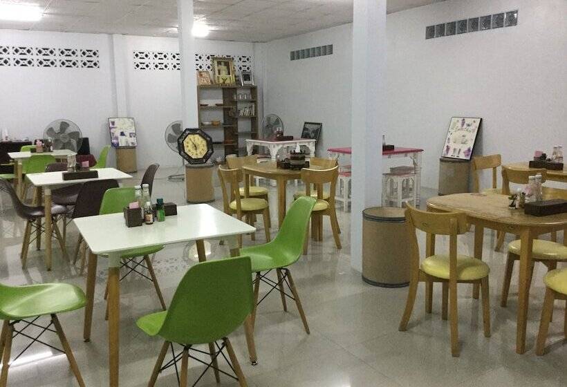 Hotel Aromdee Resort