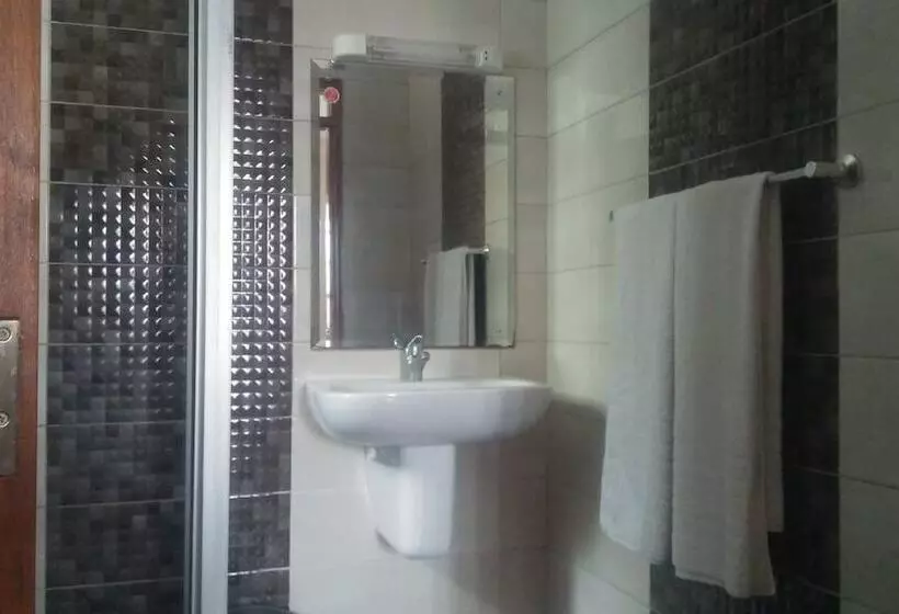 هتل Esao Airport Suites