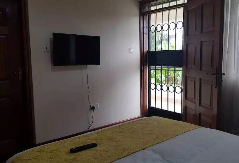 هتل Esao Airport Suites
