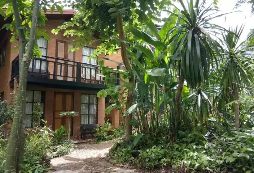 Hotelli Little Eden Guesthouse