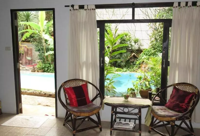 Hotelli Little Eden Guesthouse