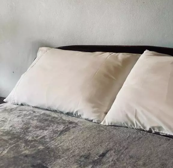 Hotelli Little Eden Guesthouse