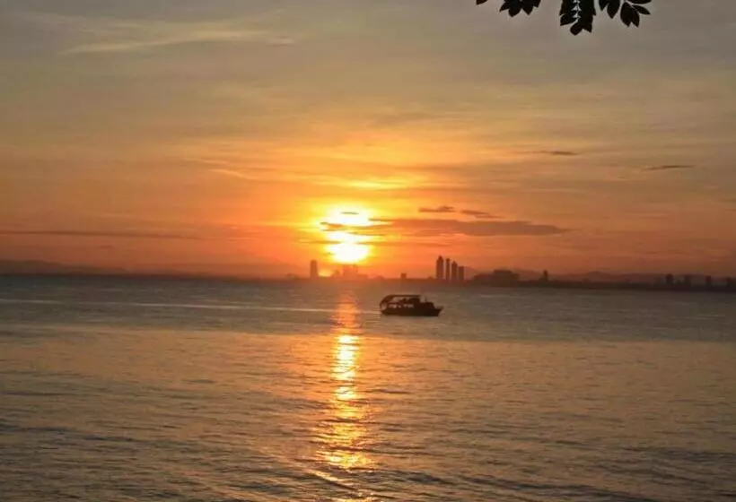 ホテル Pikun Resort