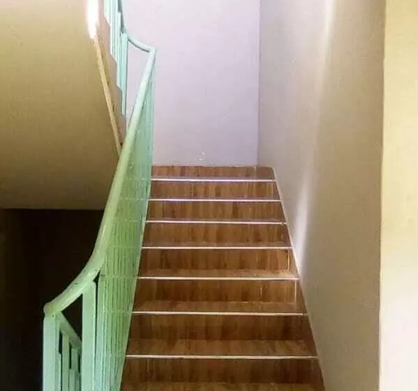 هتل Premier Lodge