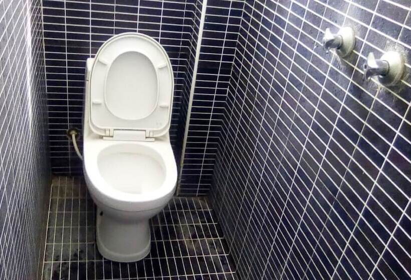 هتل Premier Lodge