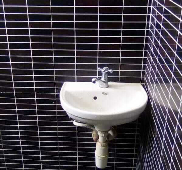 هتل Premier Lodge