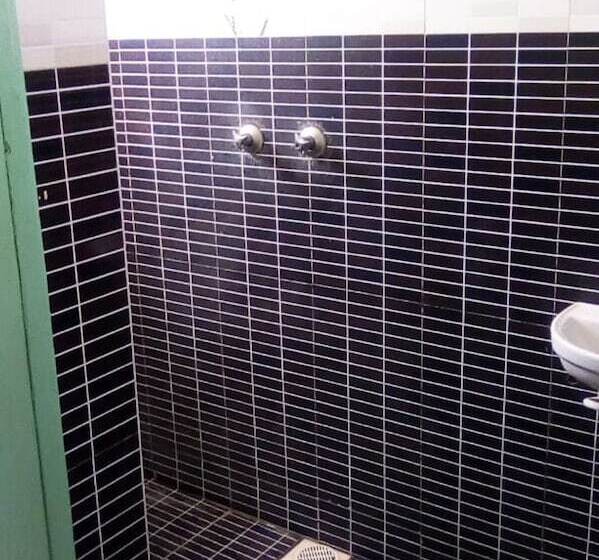 هتل Premier Lodge