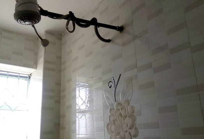 هتل Premier Lodge