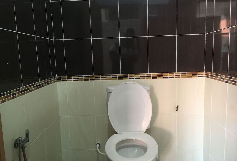 Spot On 89901 Hotel Ship Arm