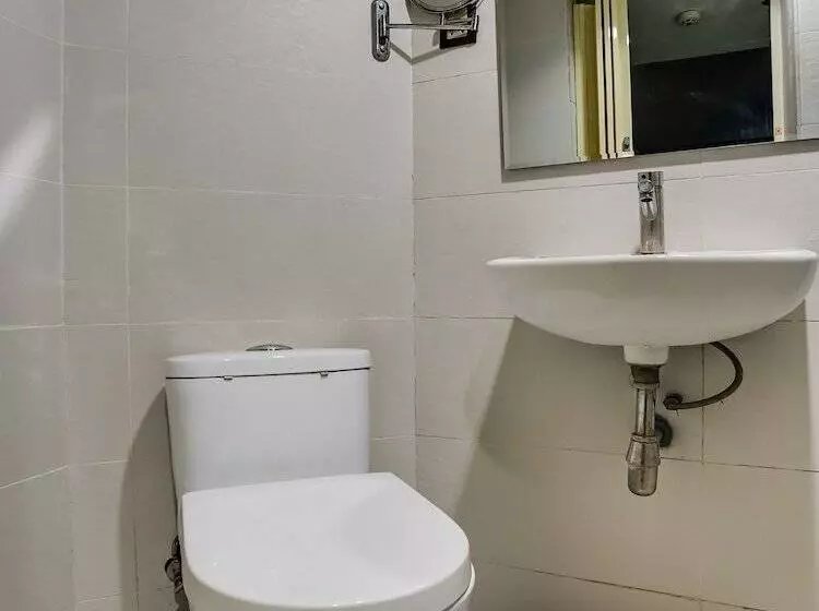 Spot On 89901 Hotel Ship Arm