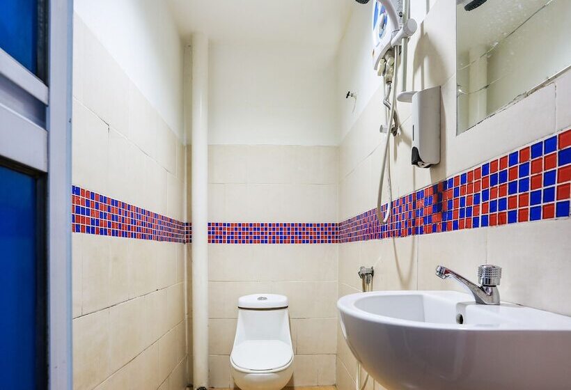 Spot On 89901 Hotel Ship Arm