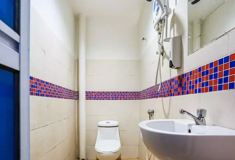 Spot On 89901 Hotel Ship Arm