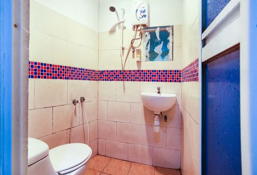 Spot On 89901 Hotel Ship Arm