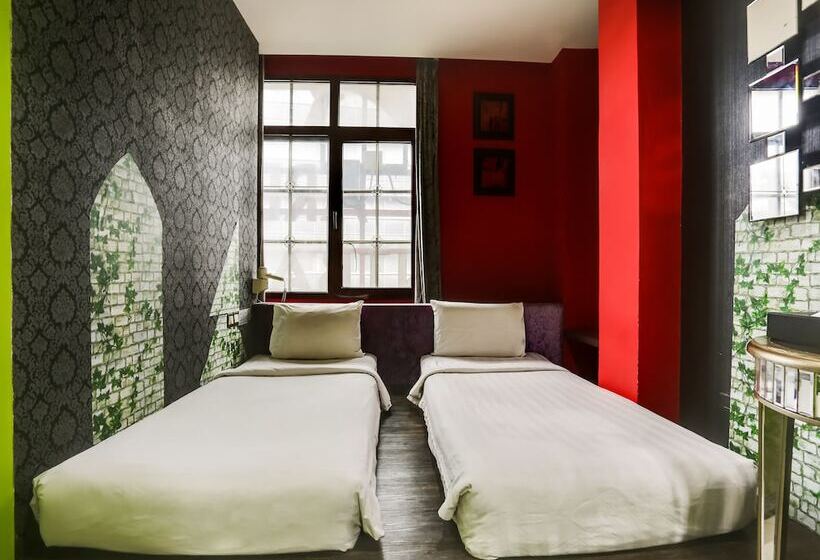 Spot On 89901 Hotel Ship Arm