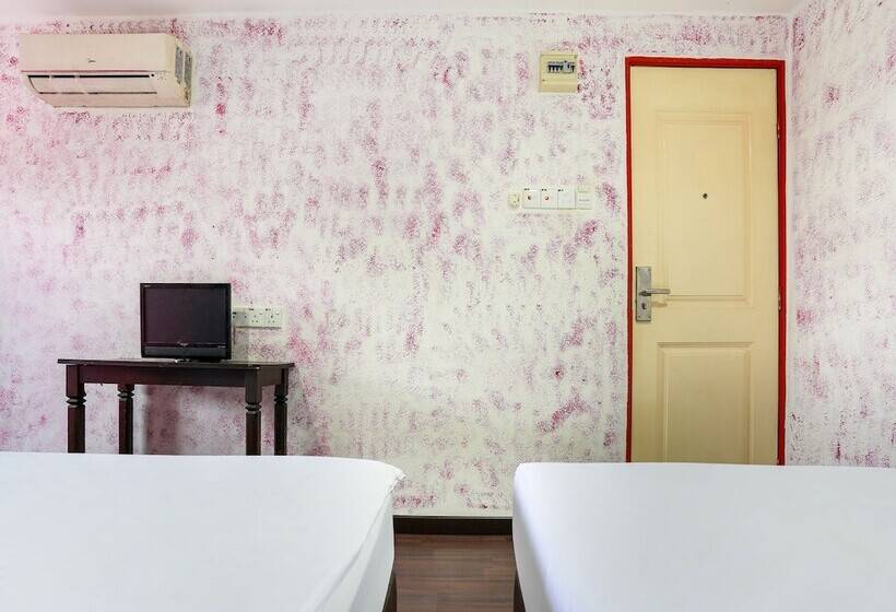 Spot On 89901 Hotel Ship Arm