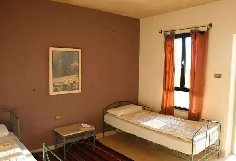 هتل Dana Guesthouse