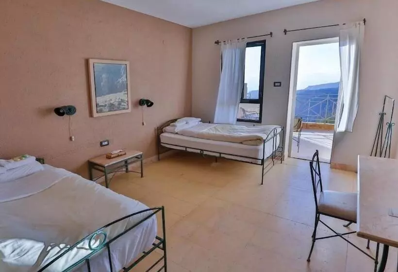 هتل Dana Guesthouse