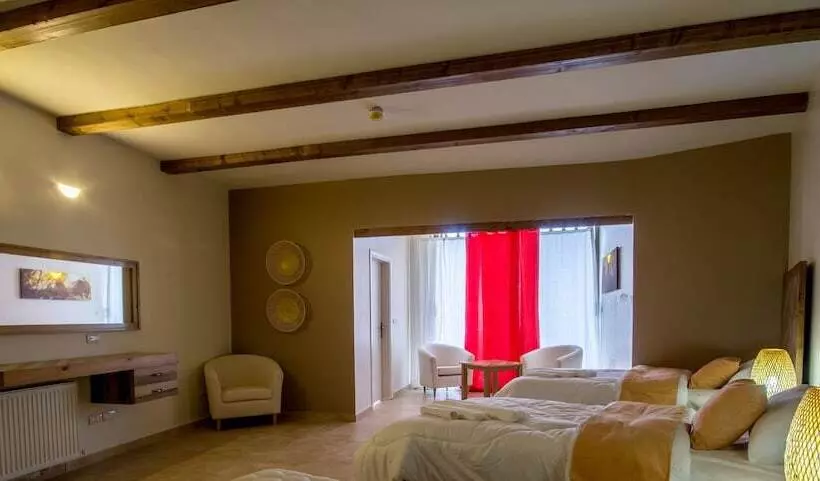 هتل Dana Guesthouse