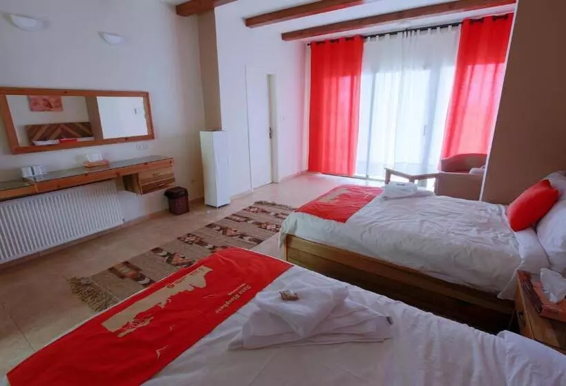 هتل Dana Guesthouse