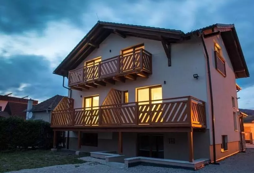 Hotelli Vila Anna   Ubytovanie Bešeňová