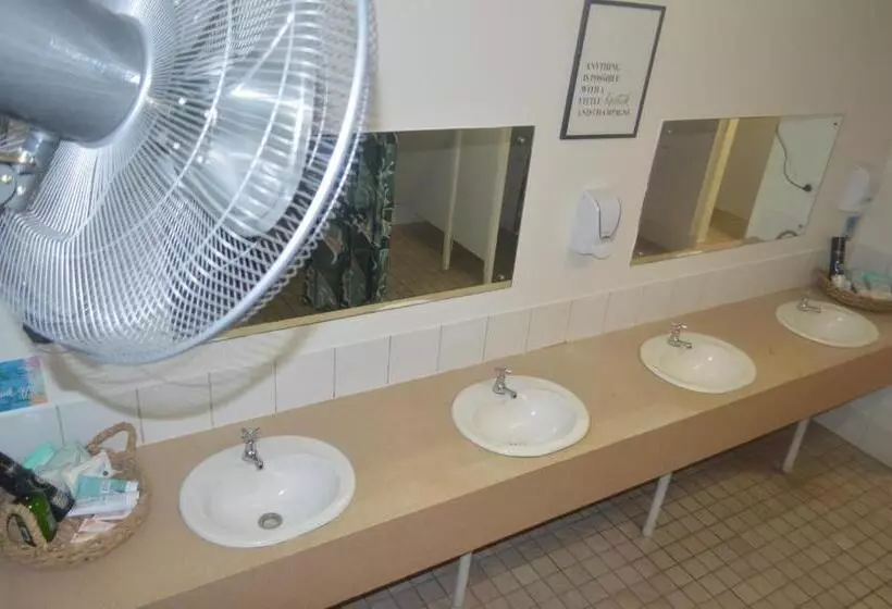 هاستل Youth Shack Backpackers Darwin