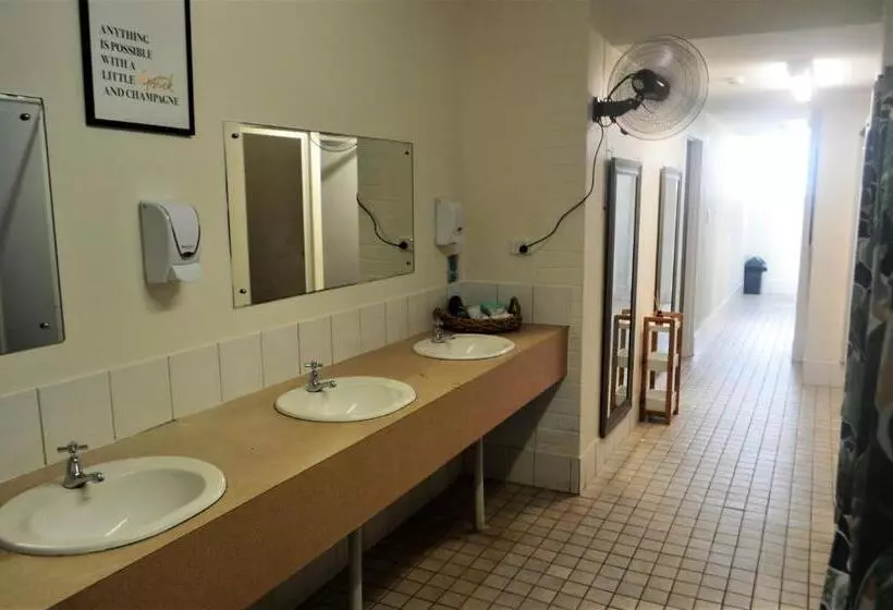 هاستل Youth Shack Backpackers Darwin