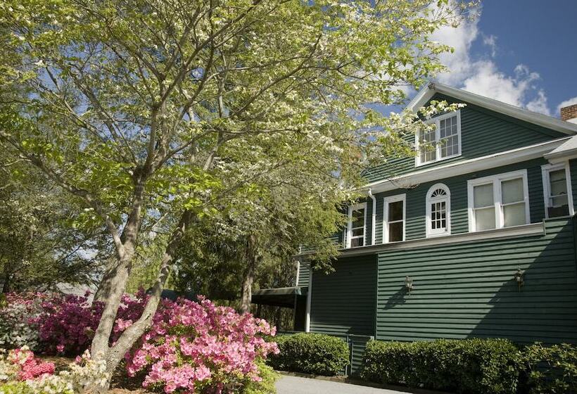 مبيت وإفطار 1906 Pine Crest Inn