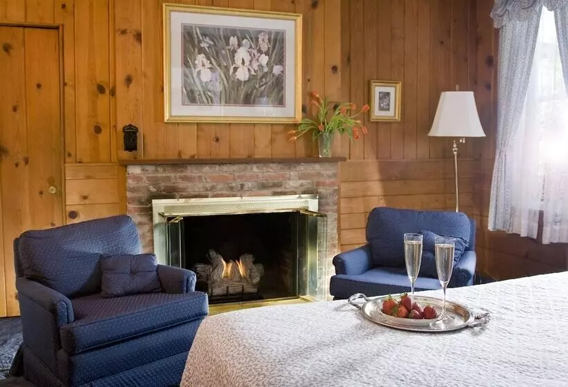 Bed and Breakfast 1906 Pine Crest Inn