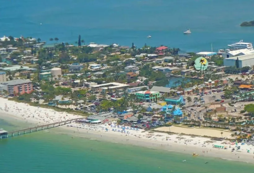 Bed & Breakfast Manatee Bay Inn   Near Fishing Pier Fort Myers Beach